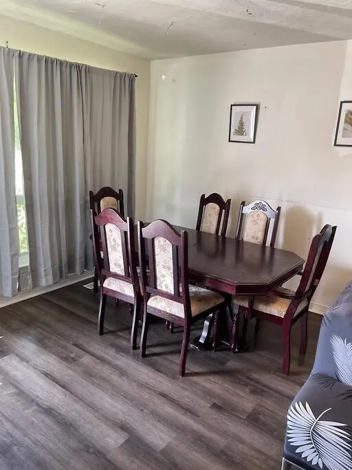 Quaint And Cozy Haven Villa Toronto