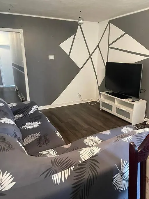 Quaint And Cozy Haven Villa Toronto